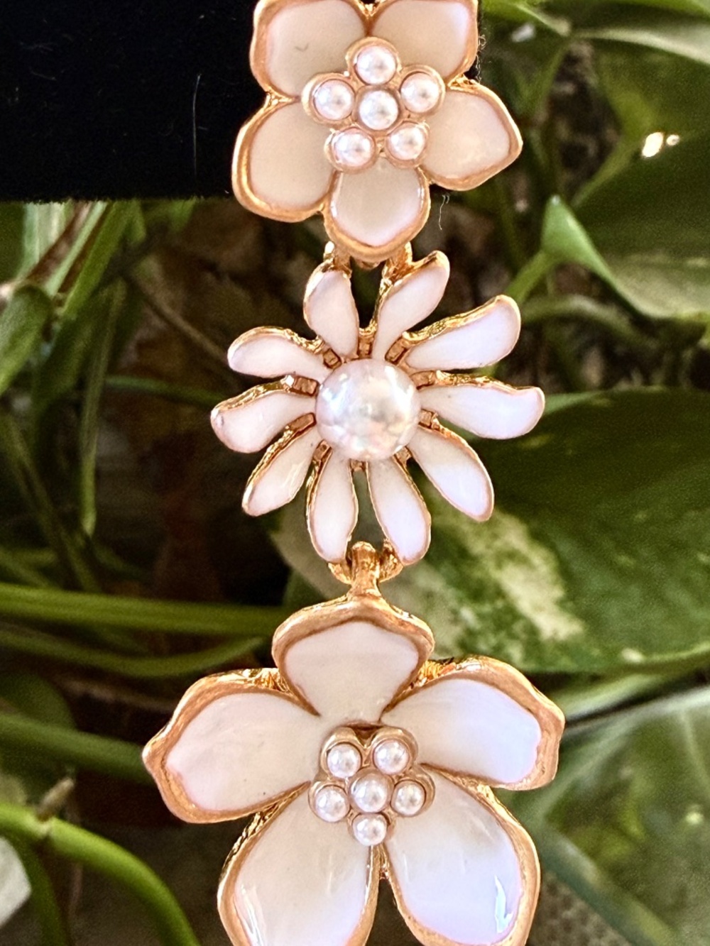 Oscar de la Renta Flower Earrings✨White Enamel Gold Floral ✨Triple Flower Dangle - Picture 12 of 17